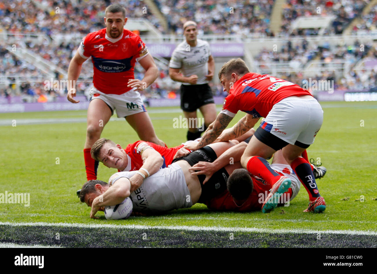 Hull FC's Mark Minichiello scores his try during the Magic Weekend match at St James' Park, Newcastle. Stock Photo