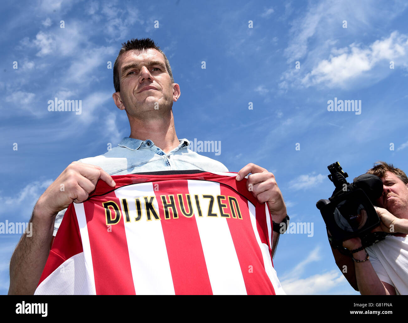 Soccer - Sky Bet Championship - Brentford Press Conference - Brentford FC Training Ground. Brentford's new Manager Marinus Dijkhuizen poses before a Press Conference Stock Photo