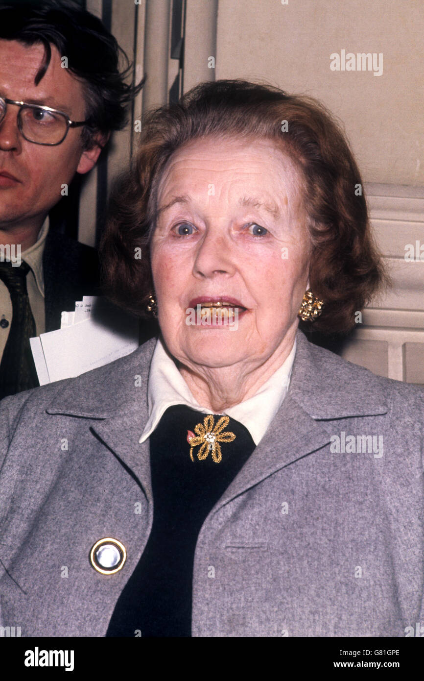 Dame Eva Primrose, Countess of Rosebery, 84, at Mentmore Towers. Stock Photo