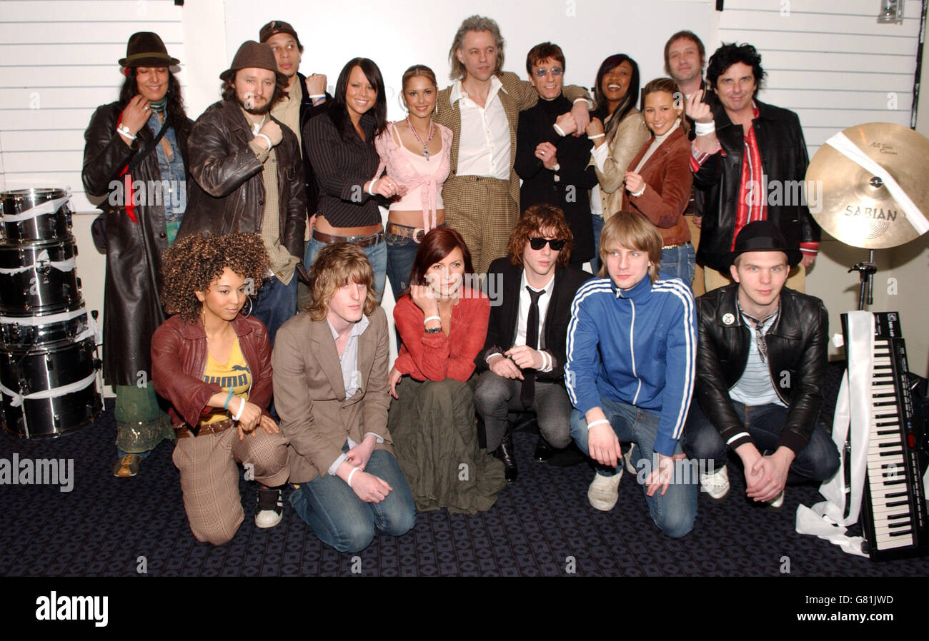 Make Poverty History 'click ad' Campaign Launch - Curzon Cinema. Sir Bob Geldof (centre, back) with pop stars and performers. Stock Photo