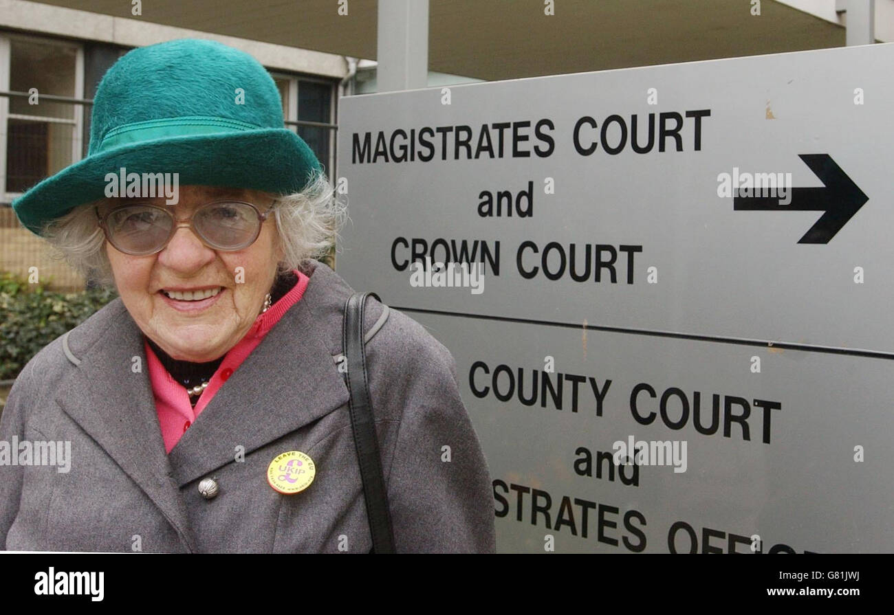 Council Tax Protester Barnstaple Magistrates Court Stock Photo Alamy