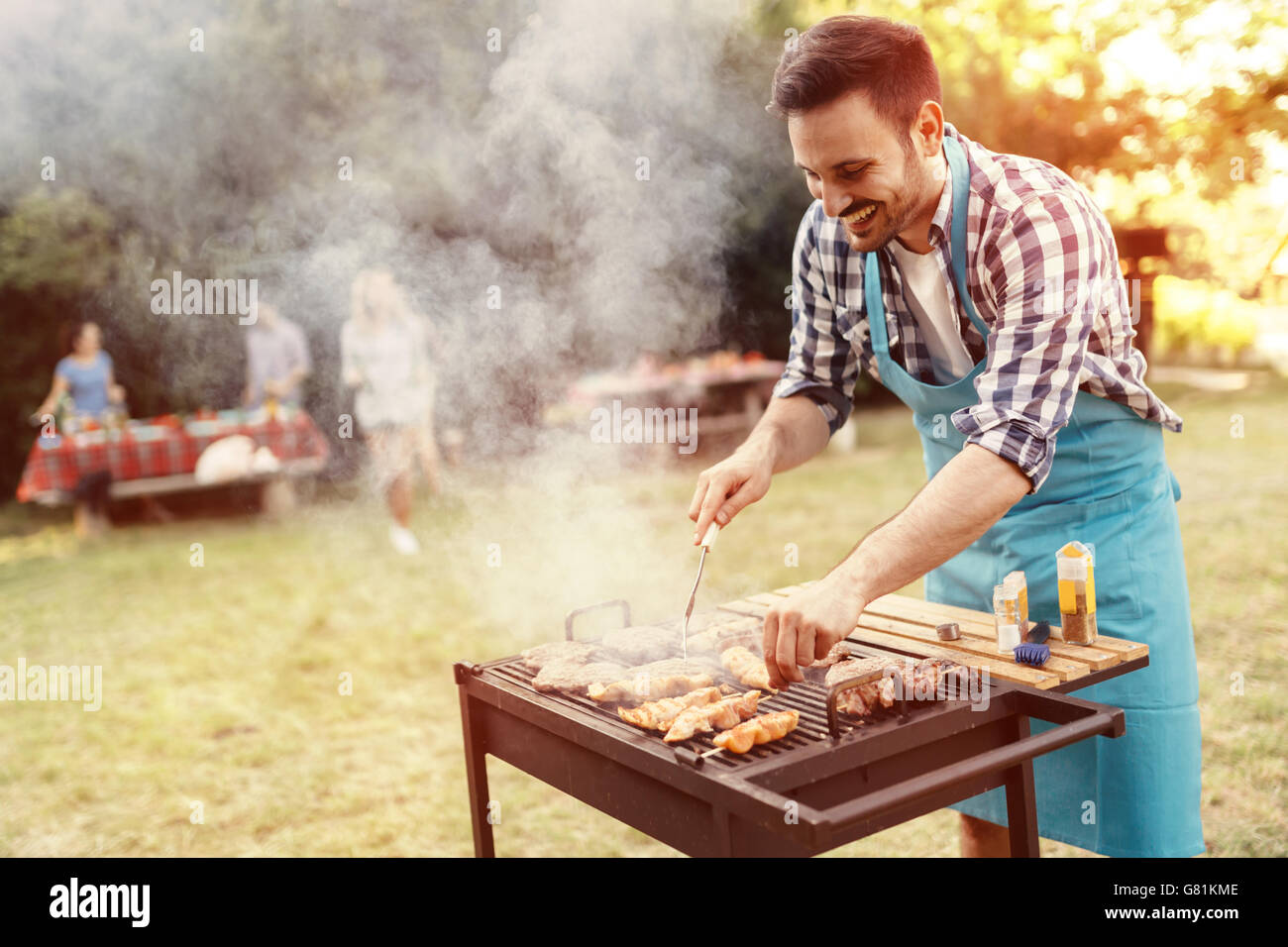 Grilled men. Мангал на природе. Grilled men. Люди на барбекю. Шашлыки на даче.