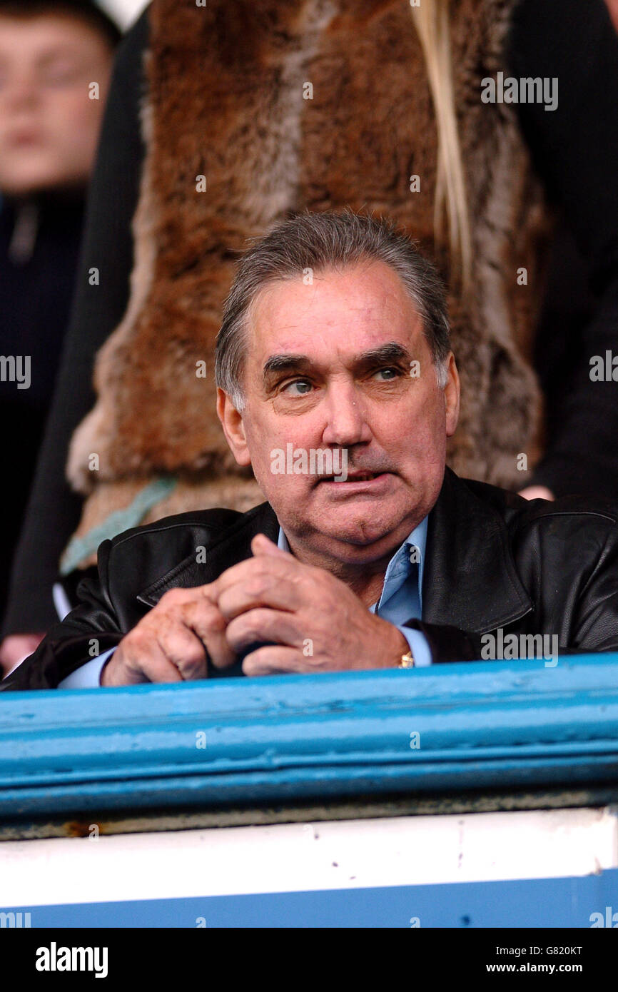 George best prior to game fratton park hi-res stock photography and