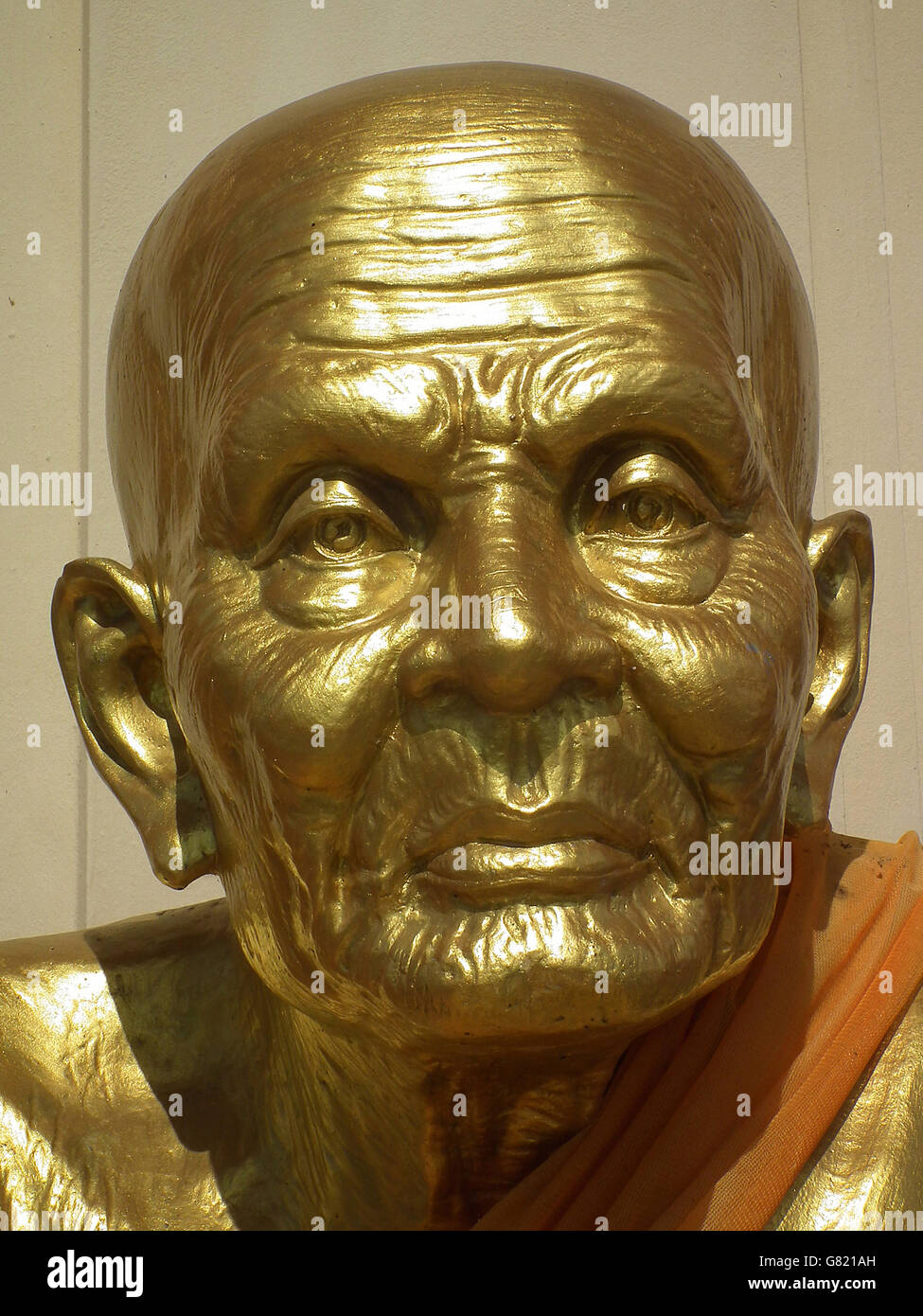 Buddhist monk statue hi-res stock photography and images - Alamy