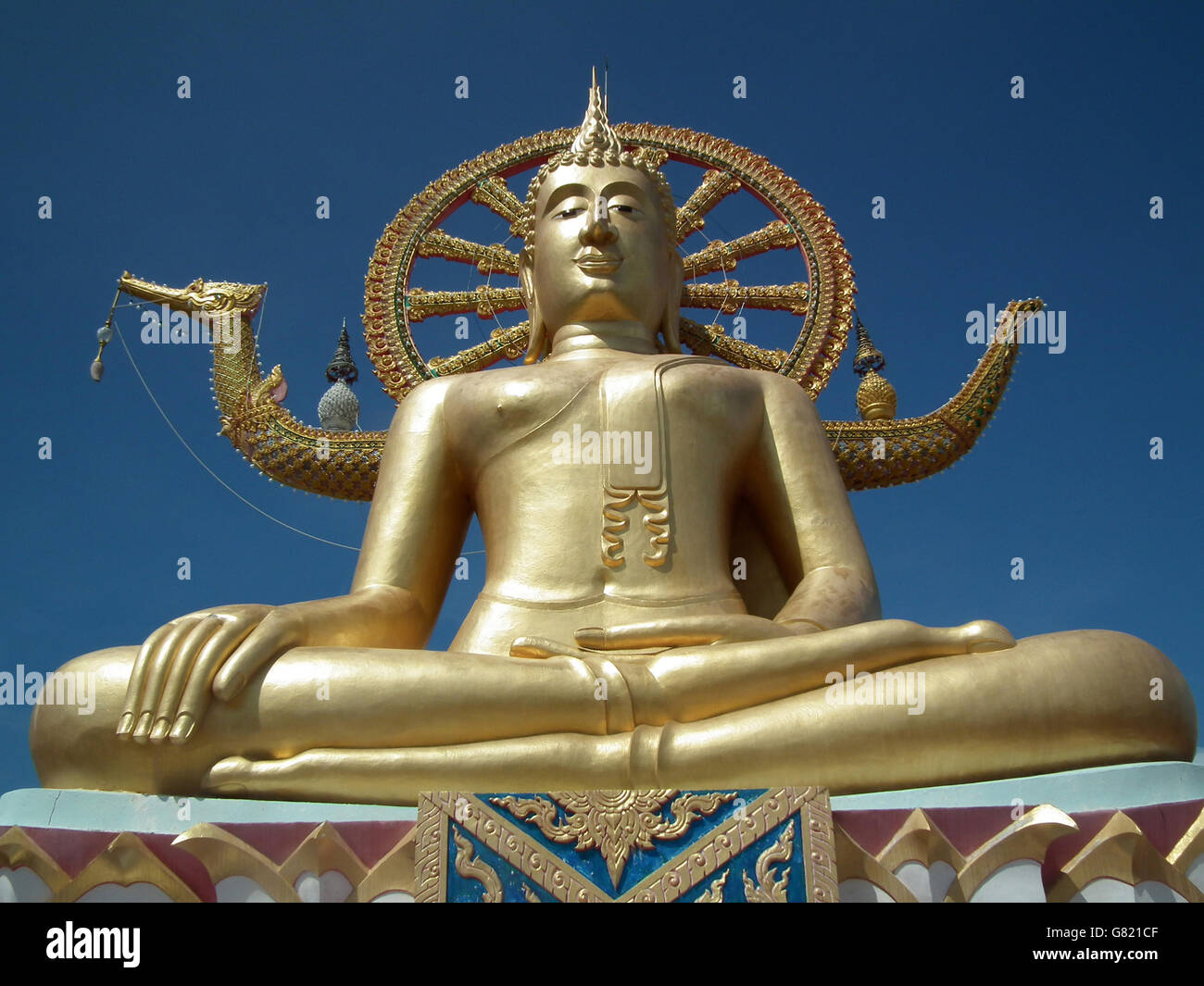 Golden buddhist monk statue hi-res stock photography and images - Alamy