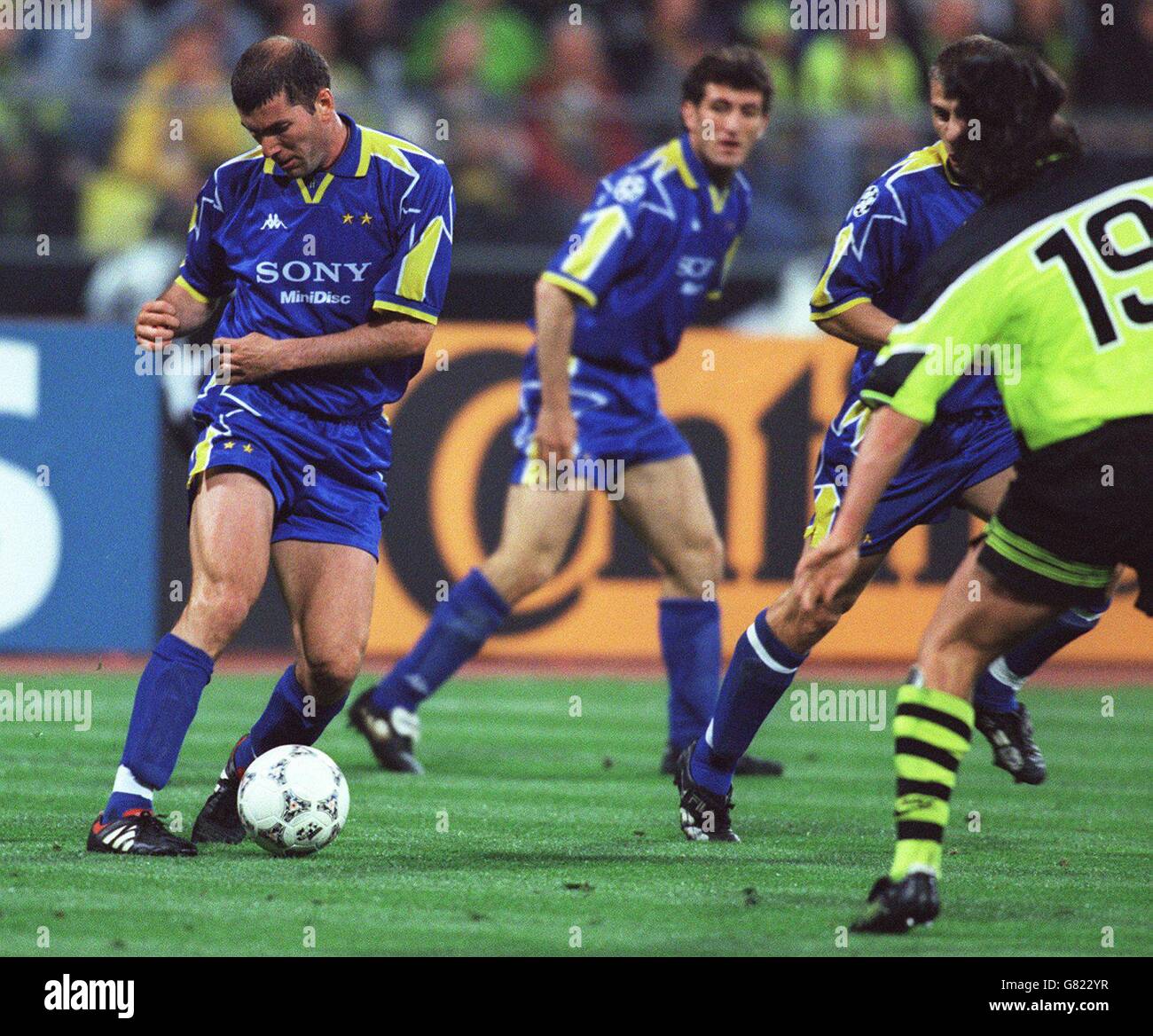Soccer. UEFA Champions League Final. Borussia Dortmund v Juventus. Zinedine  Zidane, Juventus Stock Photo - Alamy
