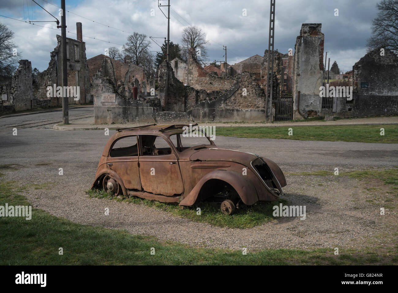 Abandoned roadside hi-res stock photography and images - Alamy
