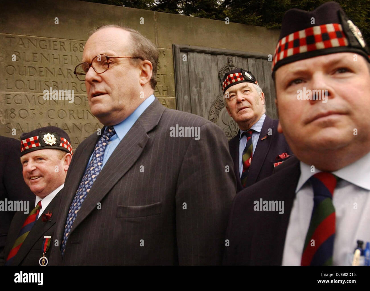 Shadow foreign secretary Michael Ancram with campaigners from Save the Scottish Regiments at the war memorial. Stock Photo