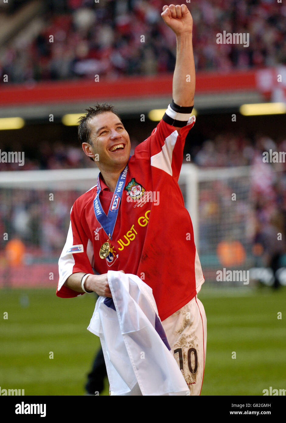 Soccer - LDV Vans Trophy - Final - Southend United v Wrexham - Millennium  Stadium Stock Photo - Alamy