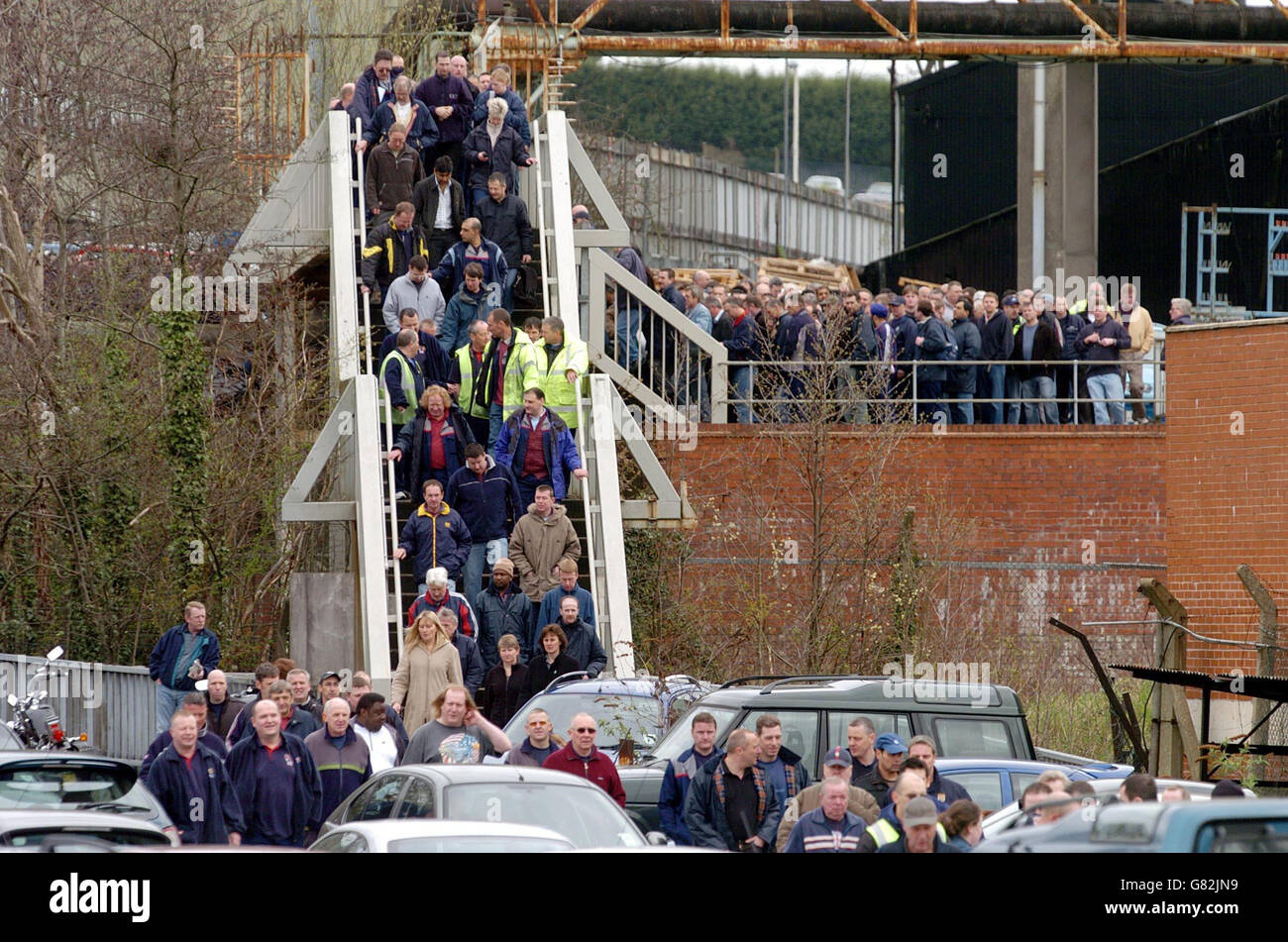 Mg Rover Collapse MG Rover Crisis - Longbridge Plant Stock Photo - Alamy