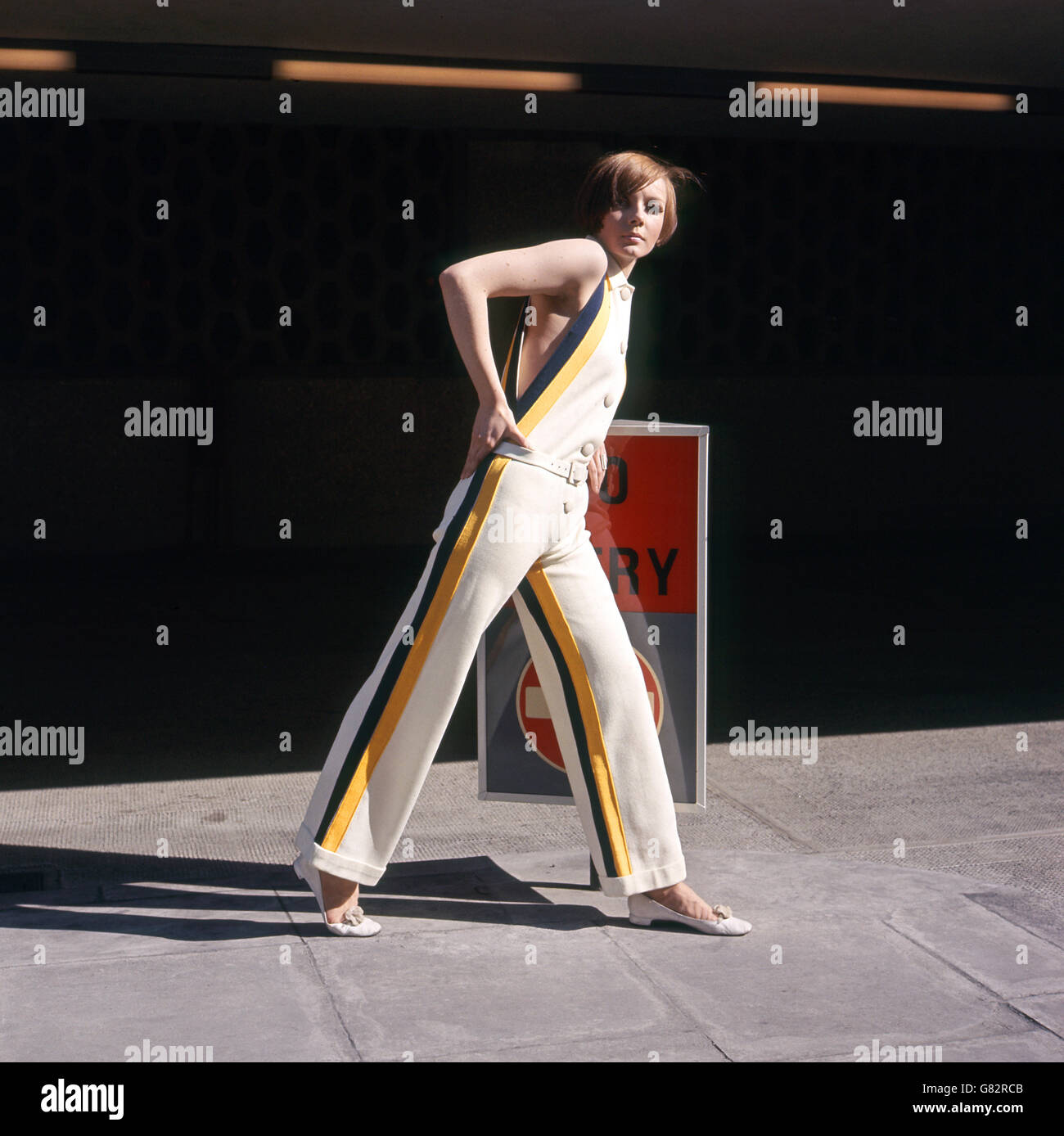 Posed ladieswear model hi-res stock photography and images - Alamy Posed ladieswear model hi-res stock photography and images - Alamy