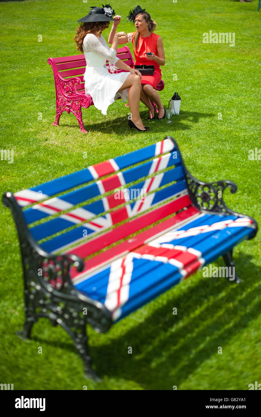 Horse Racing - The Royal Ascot Meeting 2015 - Day Four - Ascot Racecourse. Racegoers adjust their outfits as they await the start of racing on day four of the 2015 Royal Ascot Meeting at Ascot Racecourse, Berkshire. Stock Photo