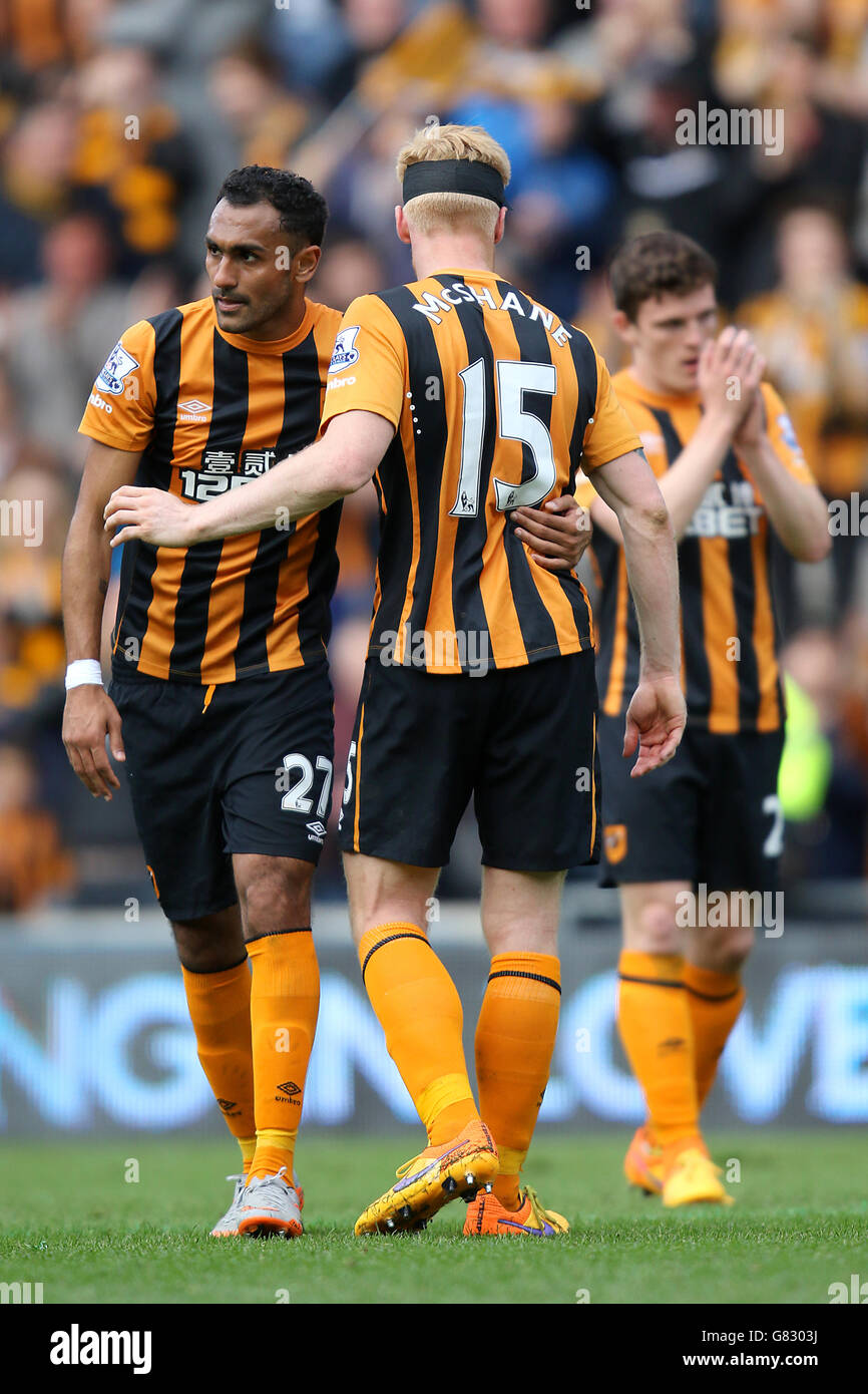 Soccer - Barclays Premier League - Hull City v Manchester United - KC Stadium. Hull City's Ahmed Elmohamady and Hull City's Paul McShane console each other after the final whistle. Stock Photo