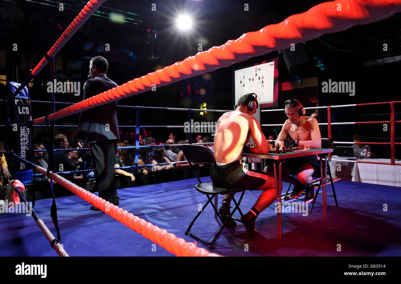 Sport - London Chessboxing Grandmaster Bash! - Scala. A girl carries round  a Round 1 sign ringside at the London Chessboxing Grandmaster Bash at  Scala, London Stock Photo - Alamy