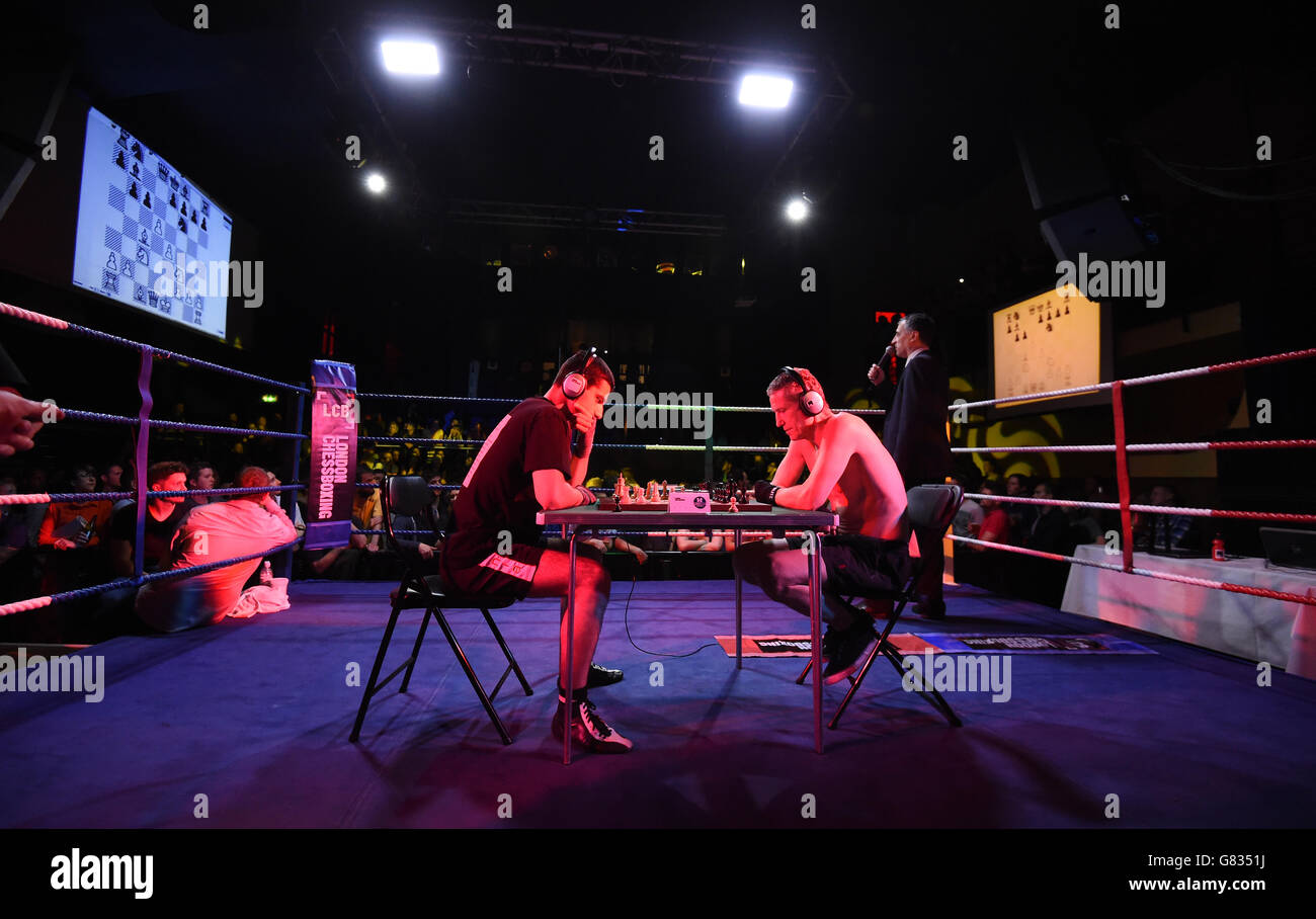 Sport - London Chessboxing Grandmaster Bash! - Scala. A girl carries round  a Round 1 sign ringside at the London Chessboxing Grandmaster Bash at  Scala, London Stock Photo - Alamy