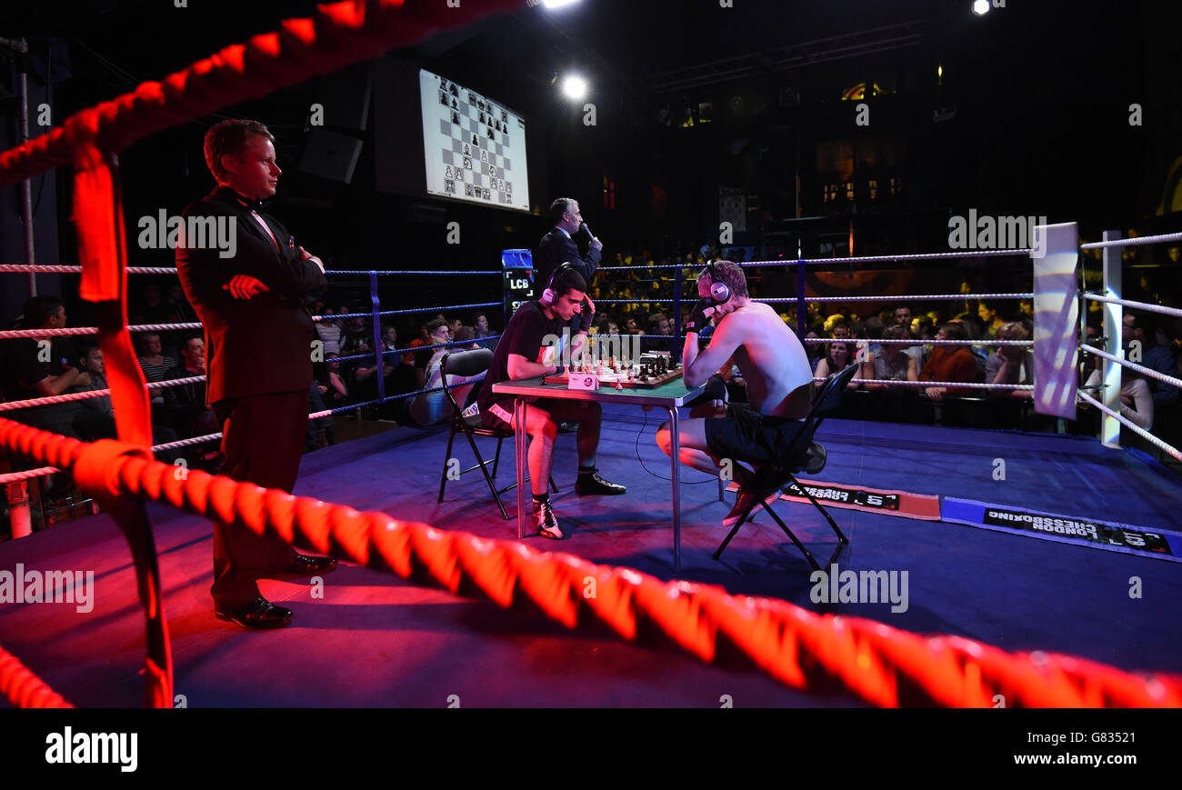 Chess boxing chessboxing lcb london ampics fans supporters crowd hi-res  stock photography and images - Alamy