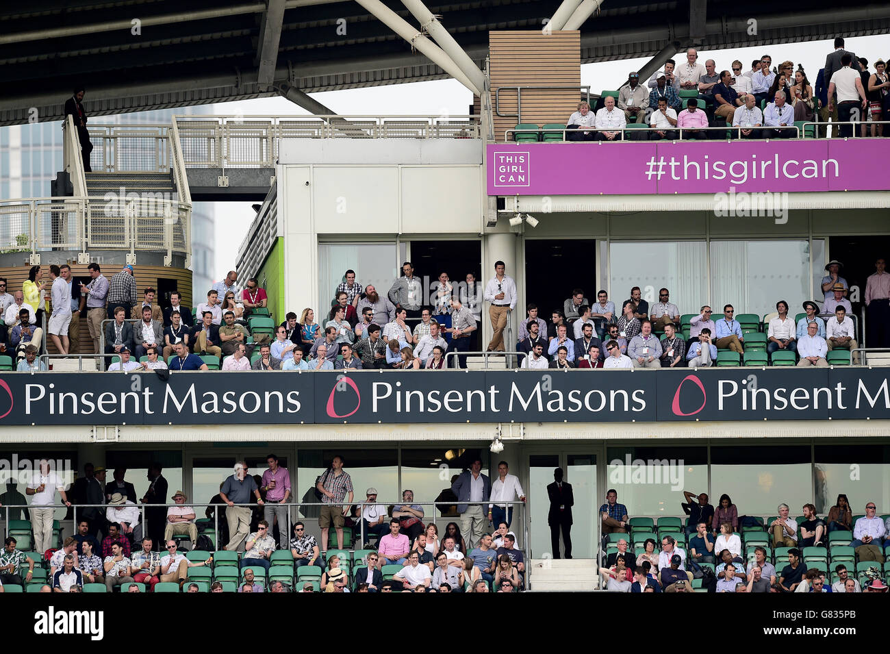 Spectators branding signage hi-res stock photography and images - Alamy