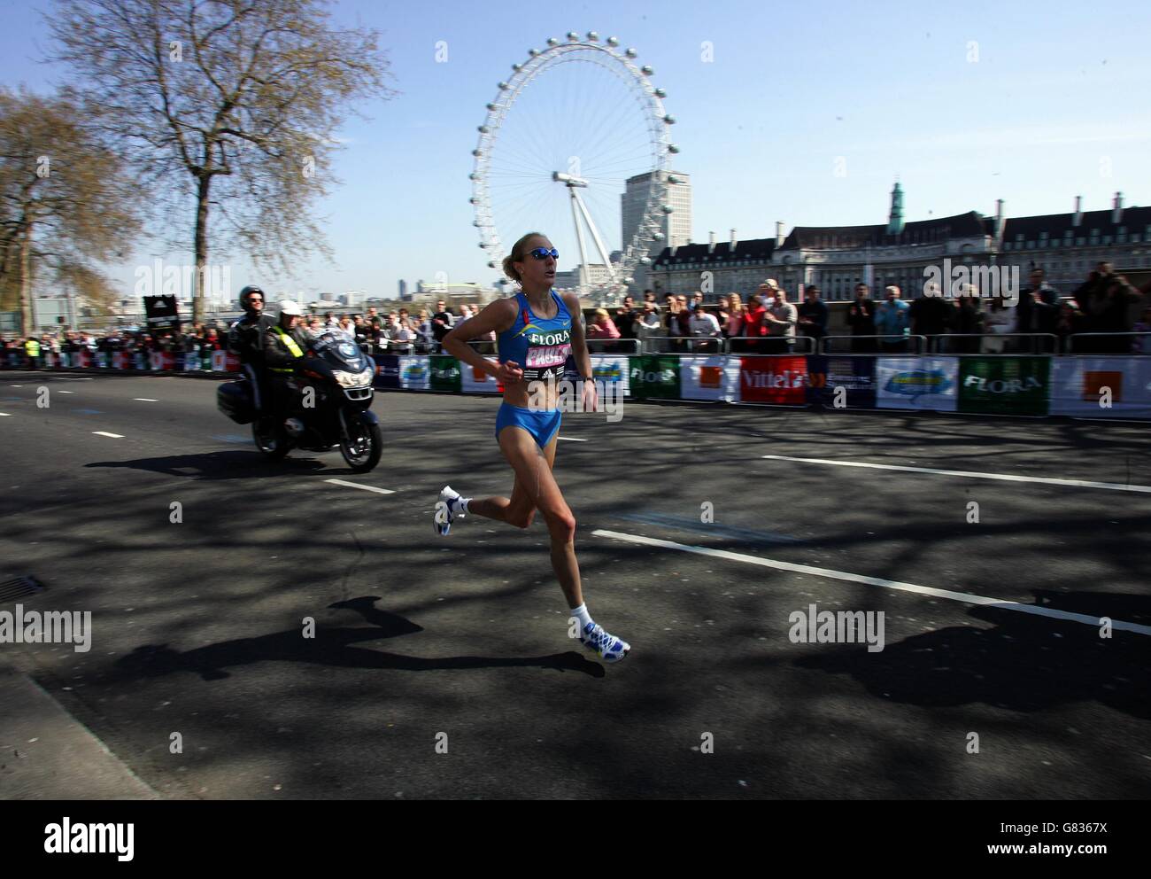 London marathon 2005 hi-res stock photography and images - Alamy