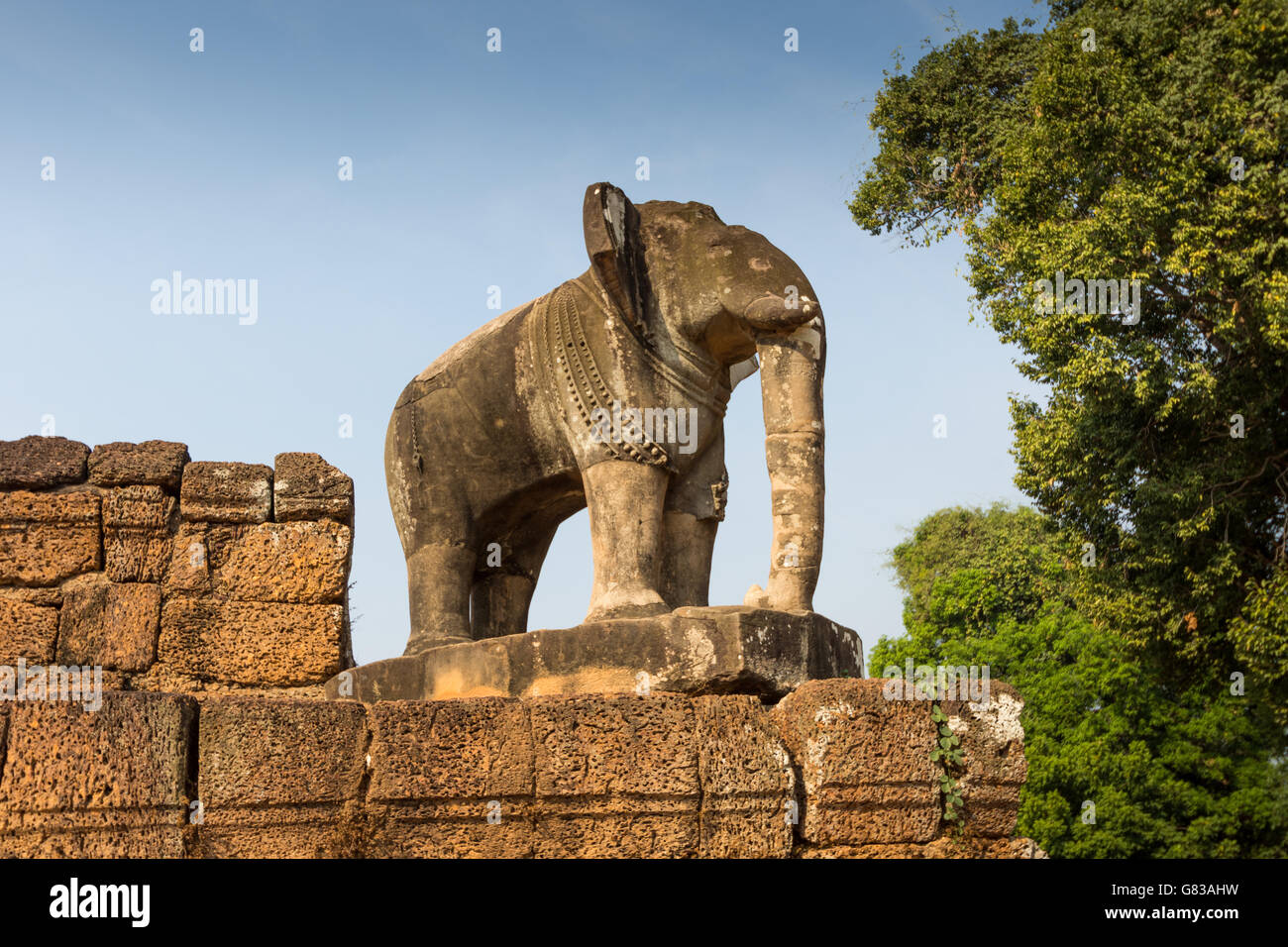 Angkor Thom 『Antefix』砂岩 仏陀像　900年前　世界遺産 Angkor Thom 『Antefix』砂岩 仏陀像 900年前 世界遺産 - メルカリ