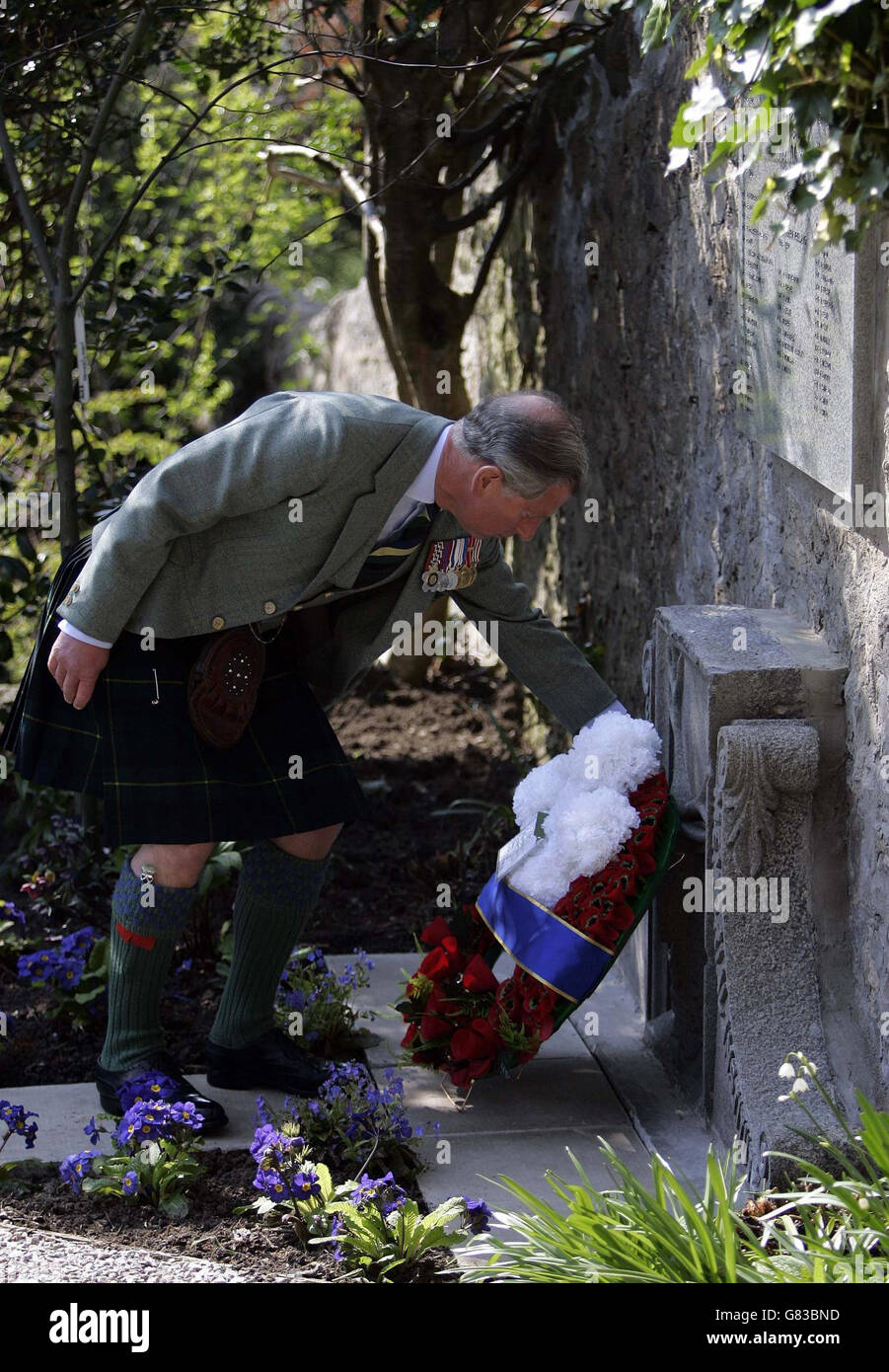 Memorial service - Gordon Highlanders Regimental museum. The Prince of Wales lays a wreath. Stock Photo