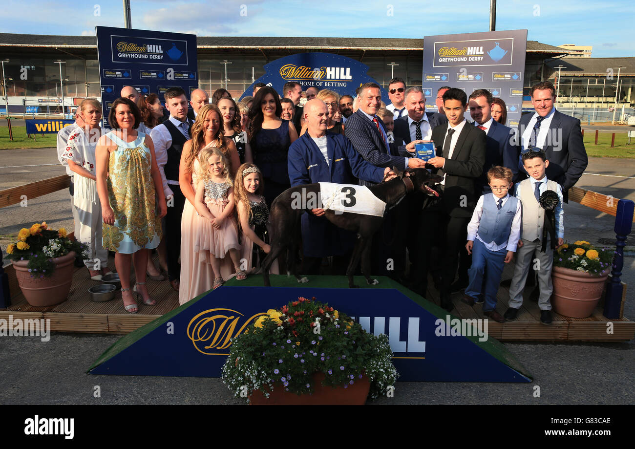 Winning Dog Ballybee Brewary with connections K.S.S. Syndicate after William Hill - Bet on the Move273 Sprint Stock Photo