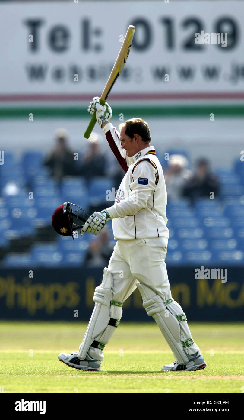 Cricket - Frizzell County Championship - Division Two - Northamptonshire v Leicestershire - County Ground. Northamptonshire's David Sales acknowledges the crowd on reaching his century during his innings of 113. Stock Photo