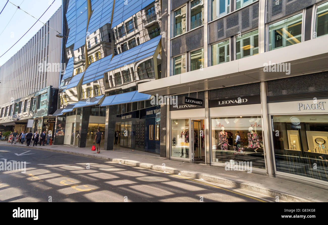 Louis Vuitton store in the shopping street of Geneva – Stock Editorial  Photo © Krasnevsky #86235196