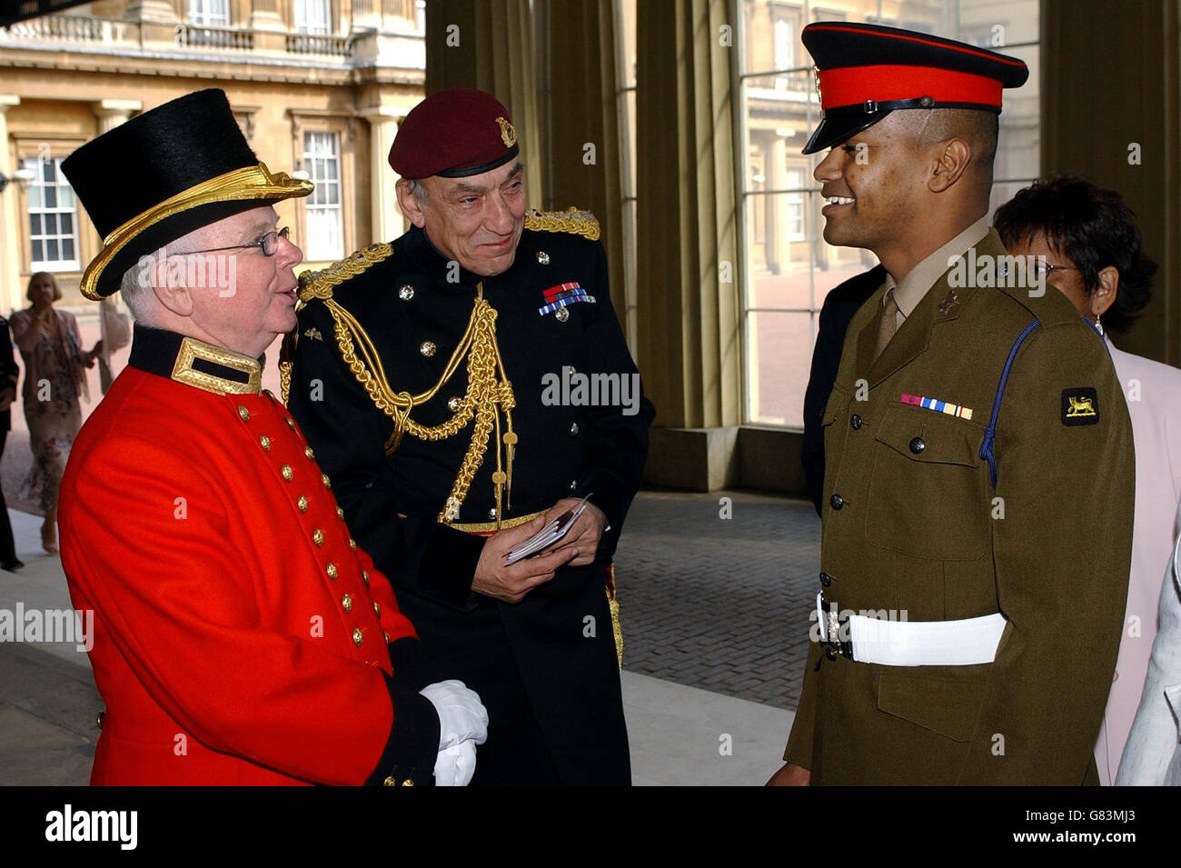 Iraq war hero Johnson Beharry (right) is met by a state porter and General Sir Mike Jackson (centre). Stock Photo