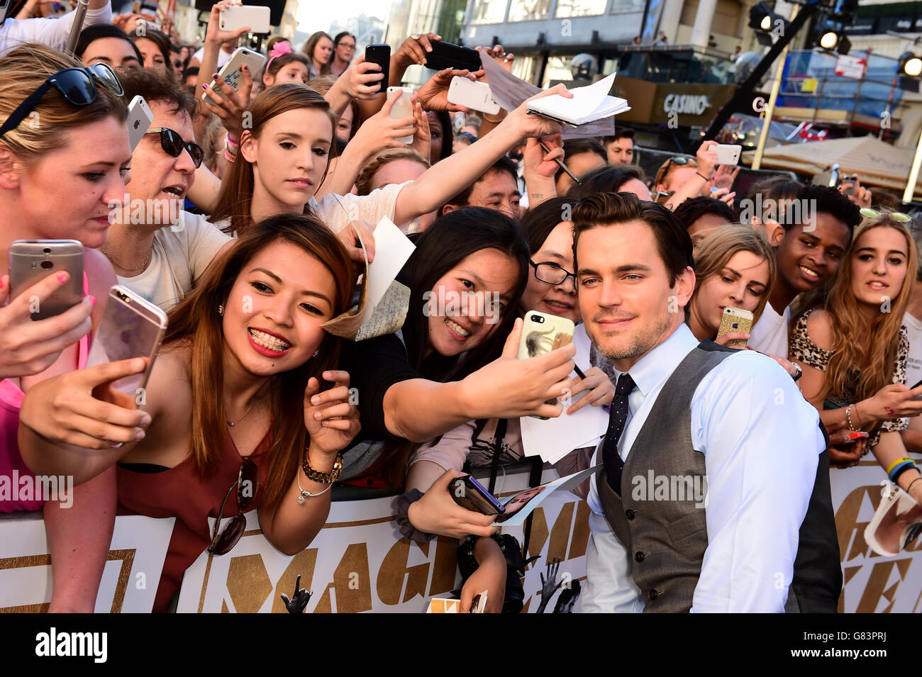 majs vest grænse Matt Bomer poses for selfies with fans whilst attending the Magic Mike XXL  Premiere held at Vue West End, 3 Cranbourn Street, Leicester Square,  London. Picture date: Tuesday June 30, 2015. Photo