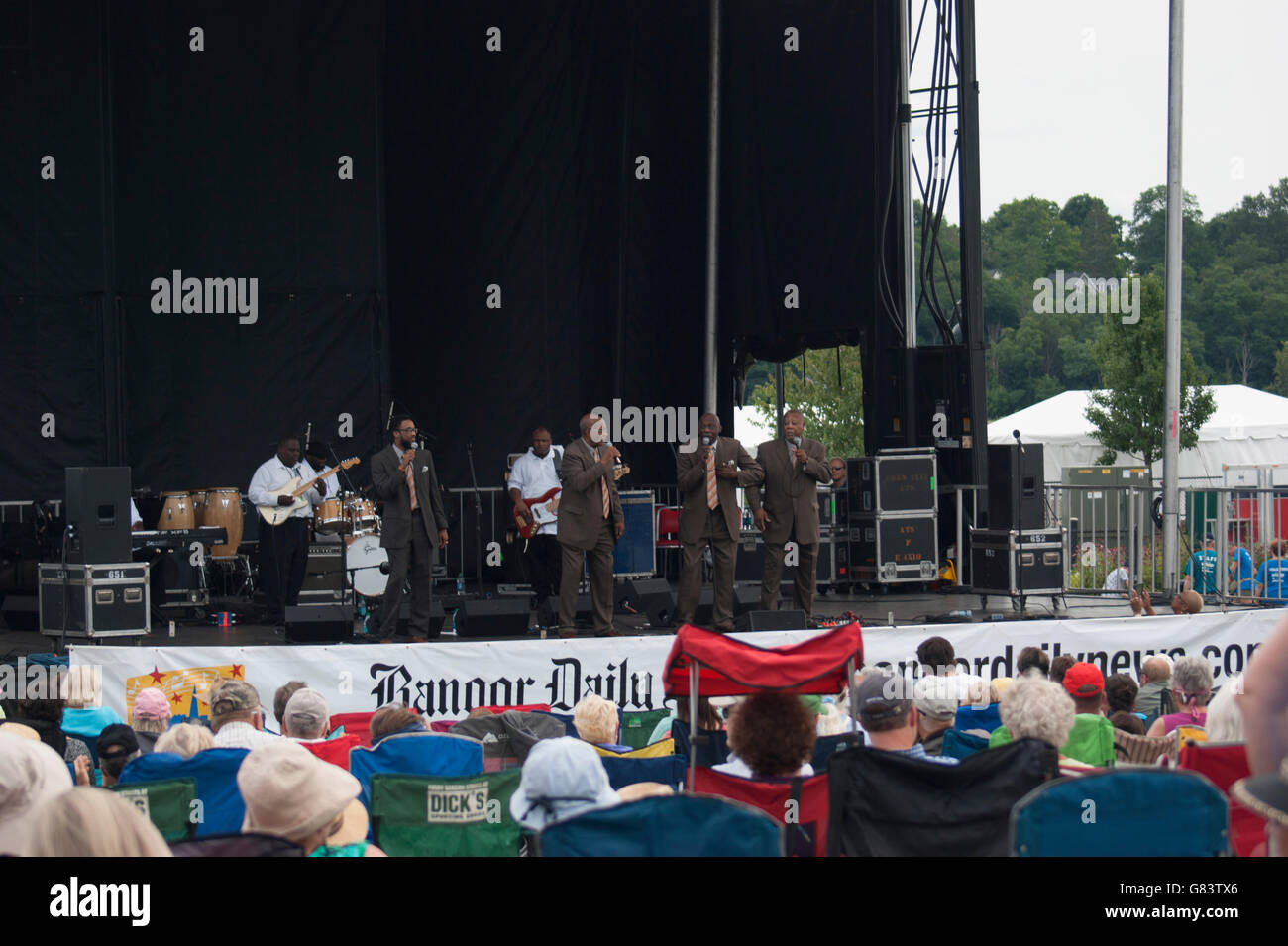Sensational Royal Lights Gospel Group at the 2015 American Folk