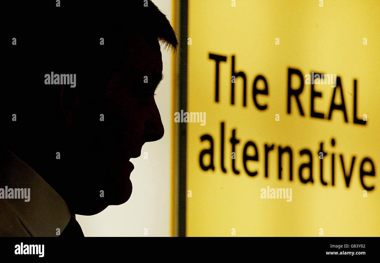 Liberal Democrat Leader Charles Kennedy makes a speech to residents