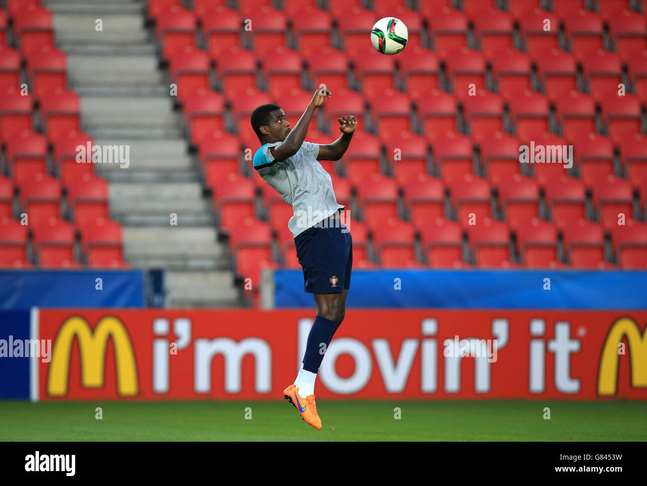 Portugal's William Carvalho keeps his eyes on the ball during the training session Stock Photo