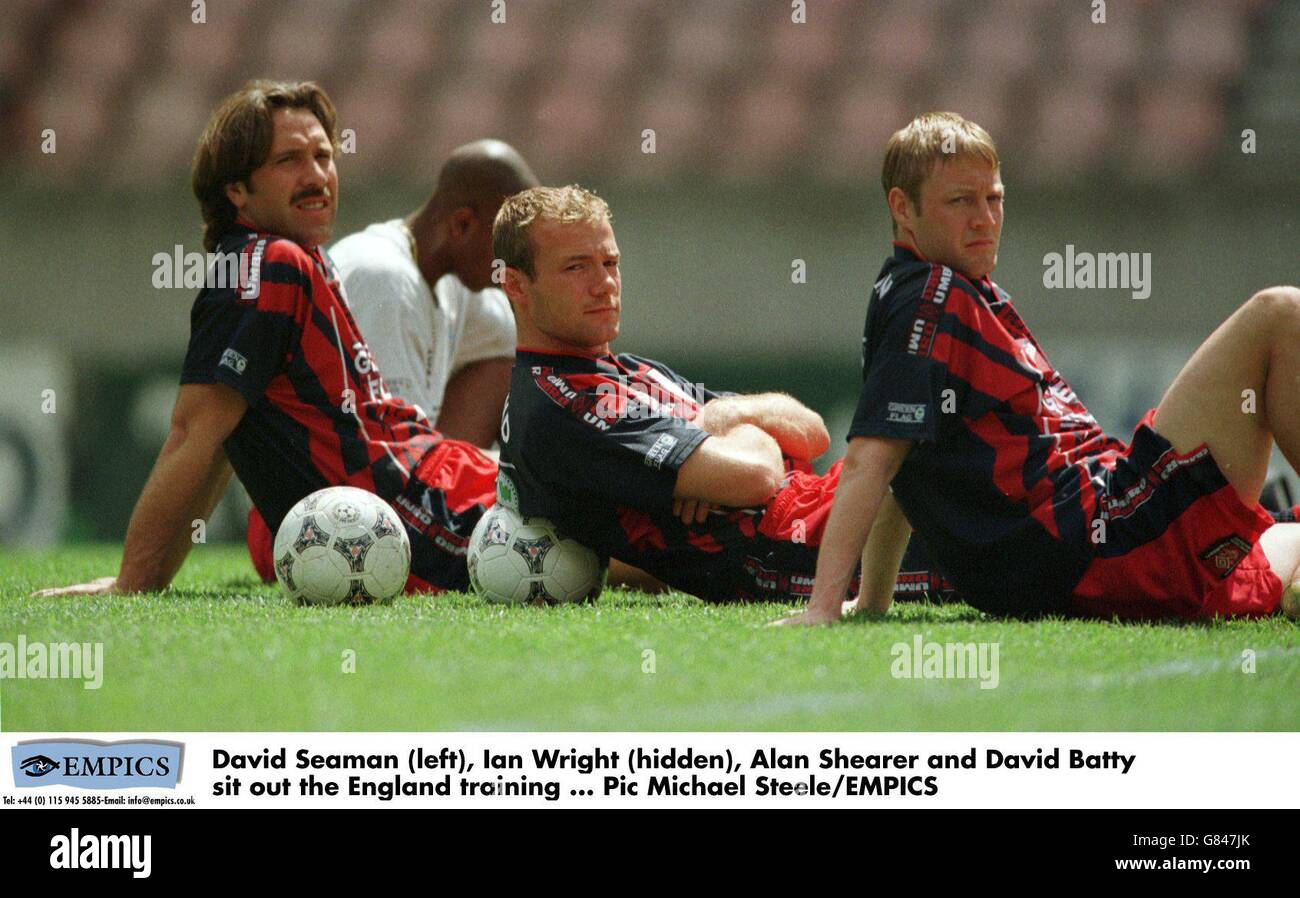 Le Tournoi Soccer Tournament - England Training. David Seaman (left), Ian Wright (hidden), Alan Shearer and David Batty sit out the England training Stock Photo