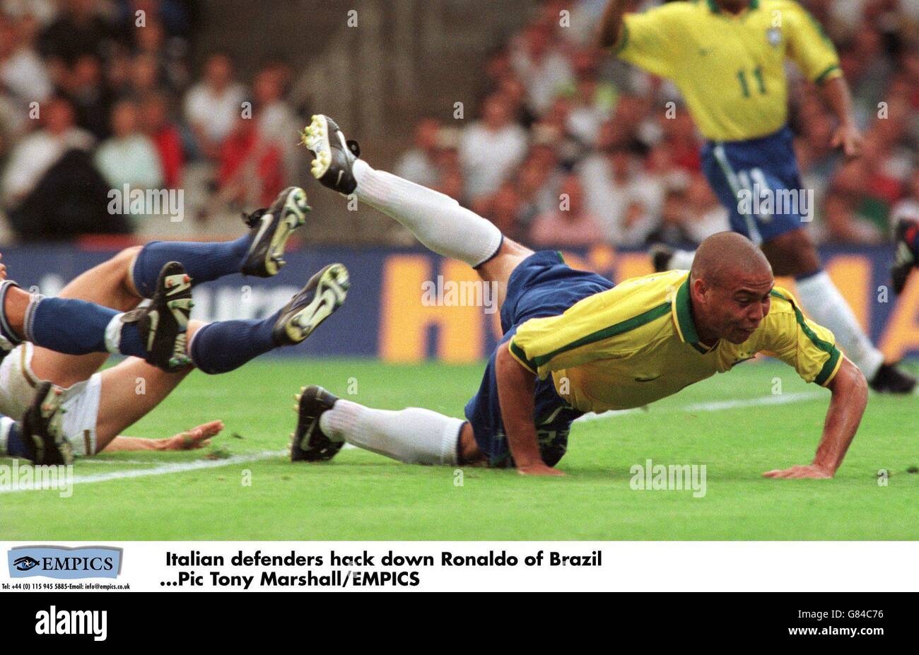Le Tournoi Soccer Tournament - Italy v Brazil. Italian defenders hack down  Ronaldo of Brazil Stock Photo - Alamy