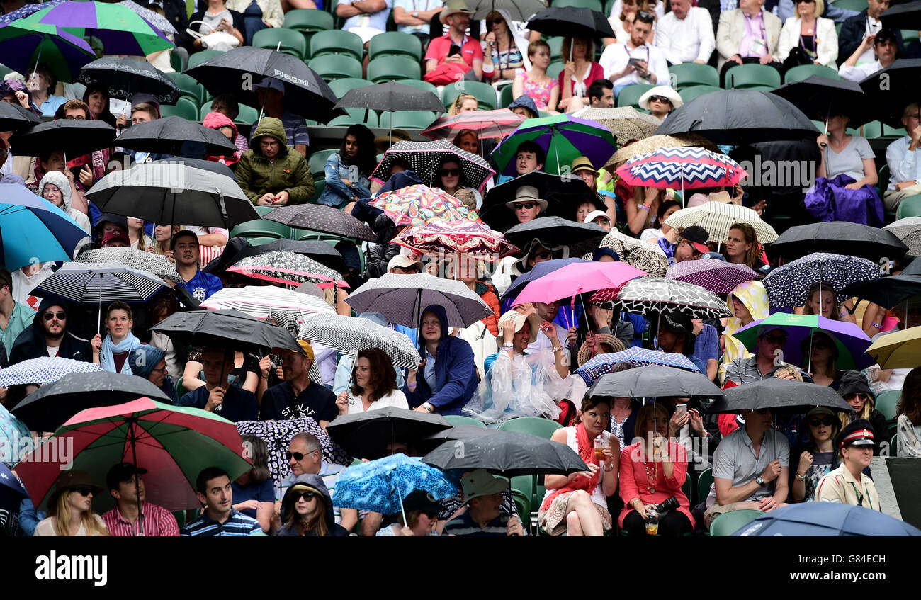 Rain delays play on centre court one between Maria Sharapova and Coco Vandeweghe on day Eight of