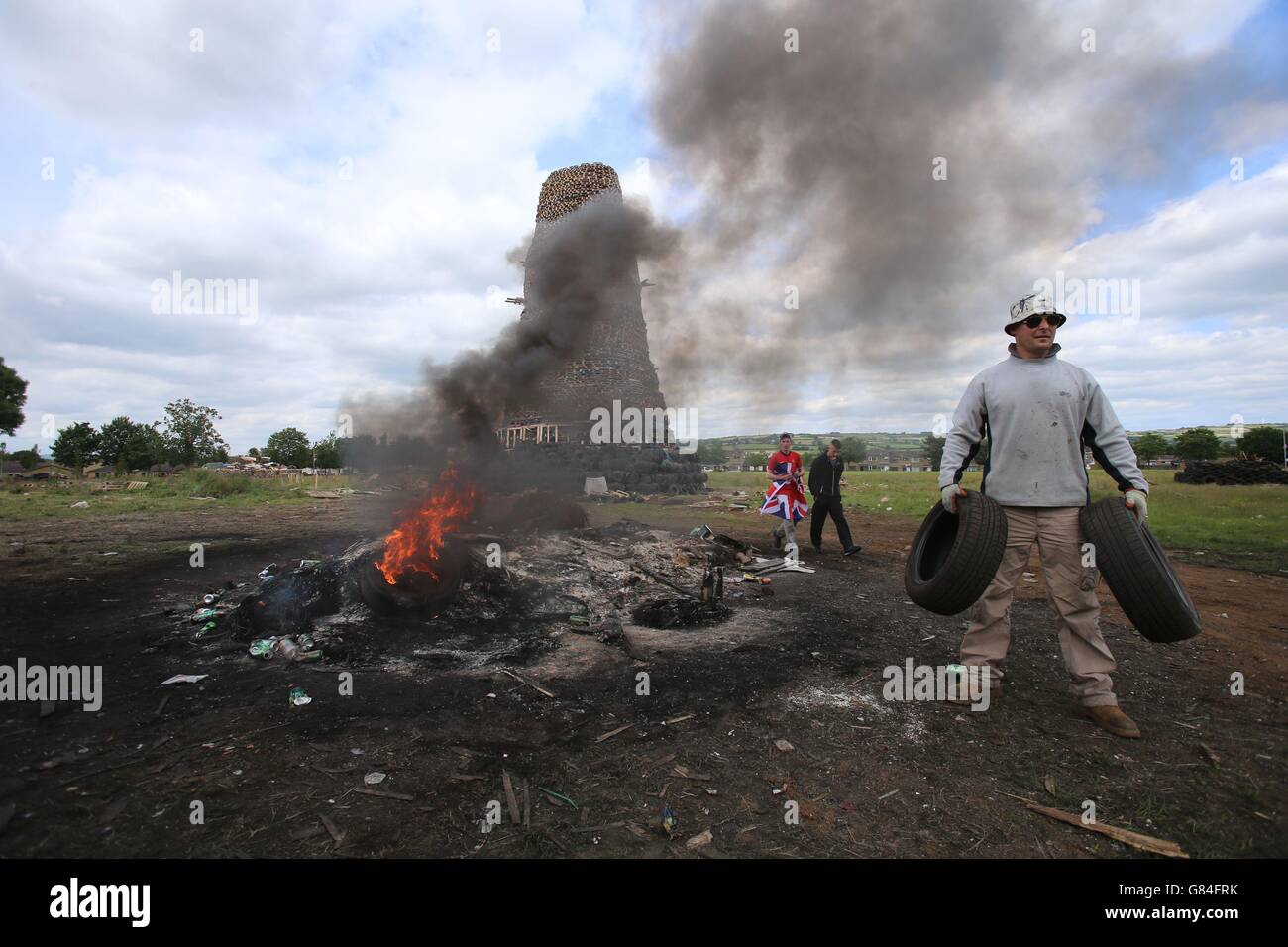 Bonfire builders in the New Mosley area of Belfast, hundreds of fires ...