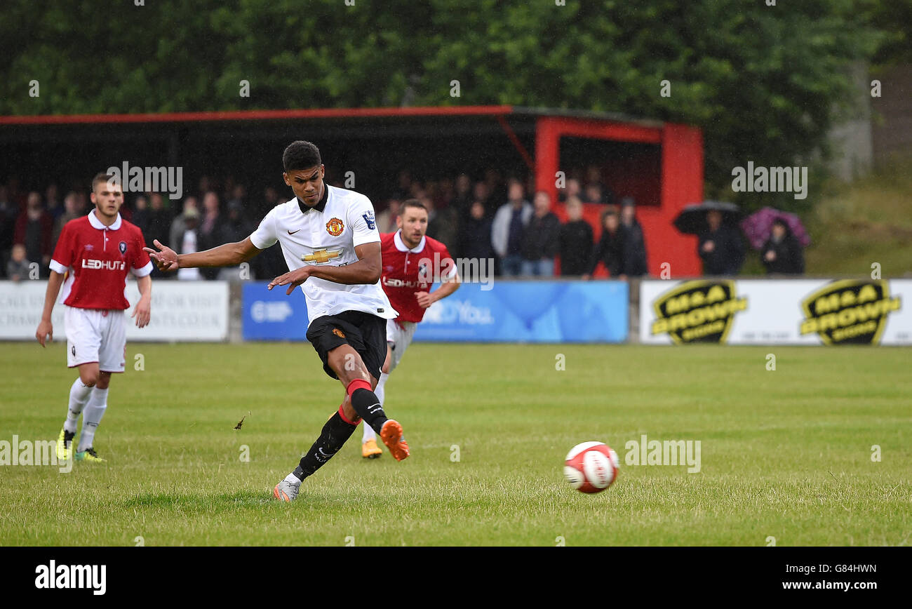 Scores The 1st Goal Against Manchester United High Resolution Stock Photography And Images Alamy