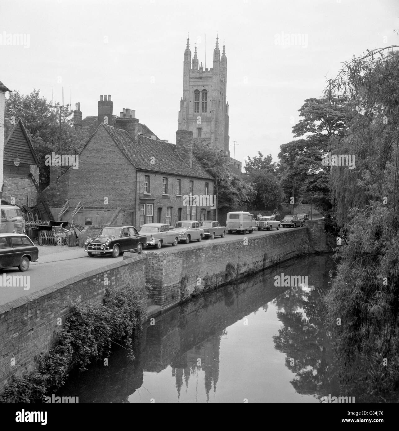 The River Ouse flows past the old houses at 15th-century parish church of St Neots, known locally as the Cathedral of Huntingdonshire. Stock Photo