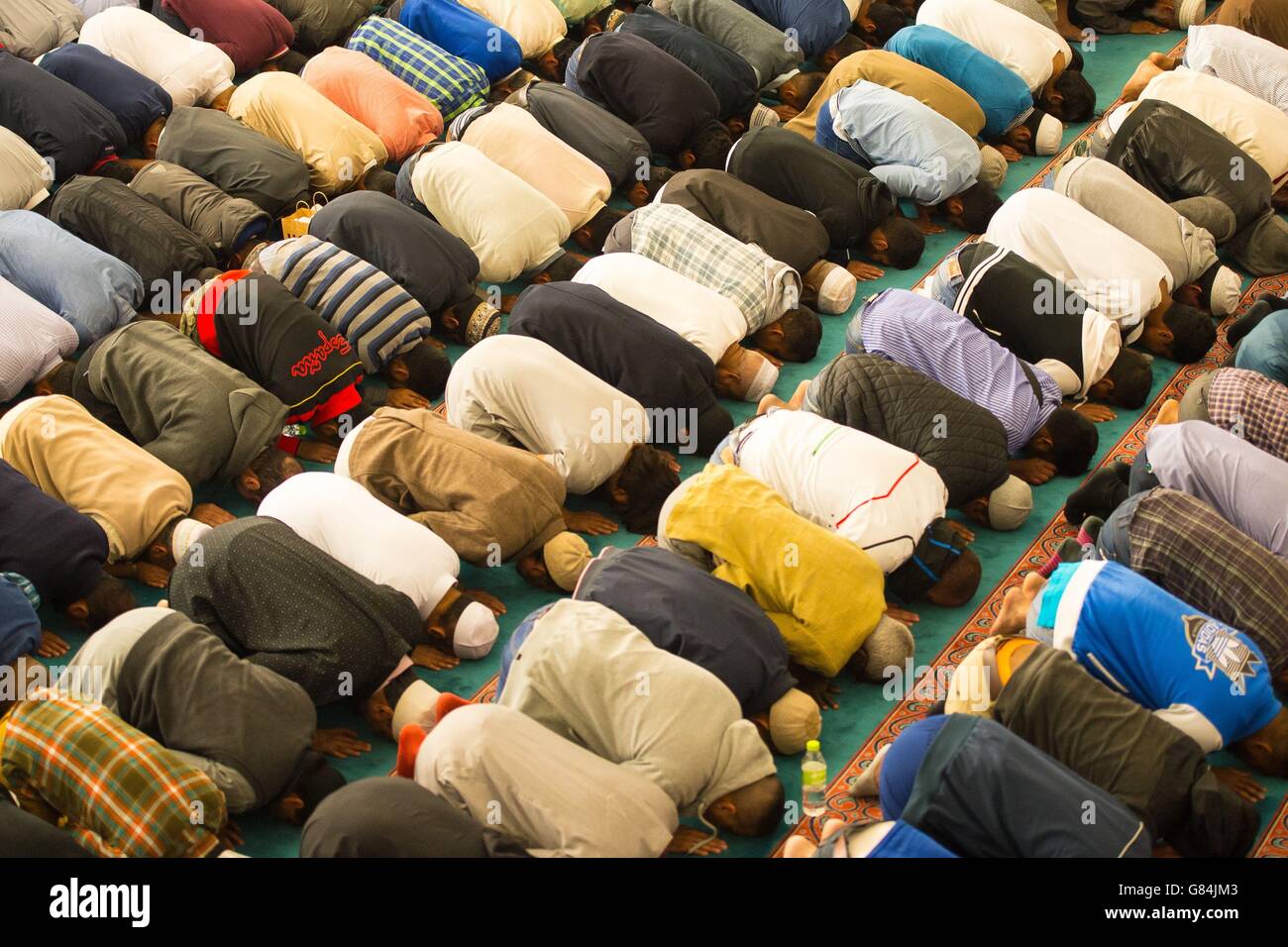 Ramadan at East London Mosque Stock Photo Alamy