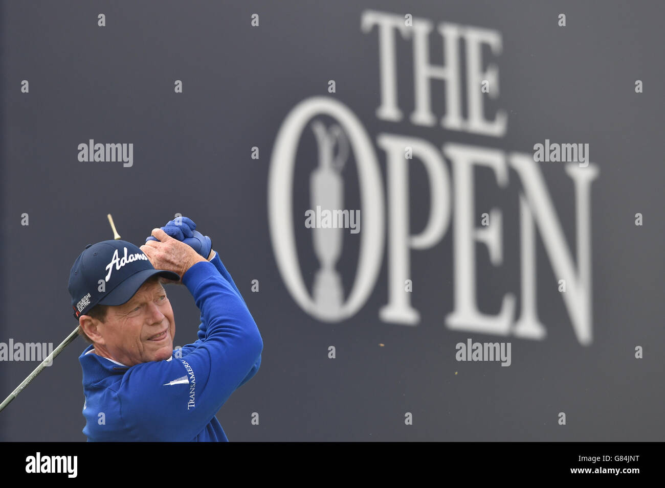 USA's Tom Watson tees off on the 1st during day one of The Open Championship 2015 at St Andrews, Fife. PRESS ASSOCIATION Photo. Picture date: Thursday July 16, 2015. See PA story GOLF Open. Photo credit should read: Owen Humphreys/PA Wire. RESTRICTIONS: . Call +44 (0)1158 447447 for further info. Stock Photo
