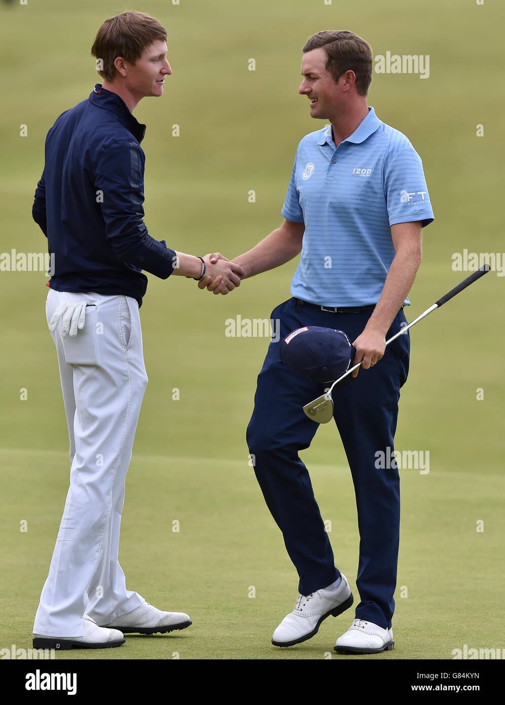 Golf - The Open Championship 2015 - Day Four - St Andrews. USA's Jordan Niebrugge shakes hands with USA's Webb Simpson on the 18th during day four of The Open Championship 2015 at St Andrews, Fife. Stock Photo