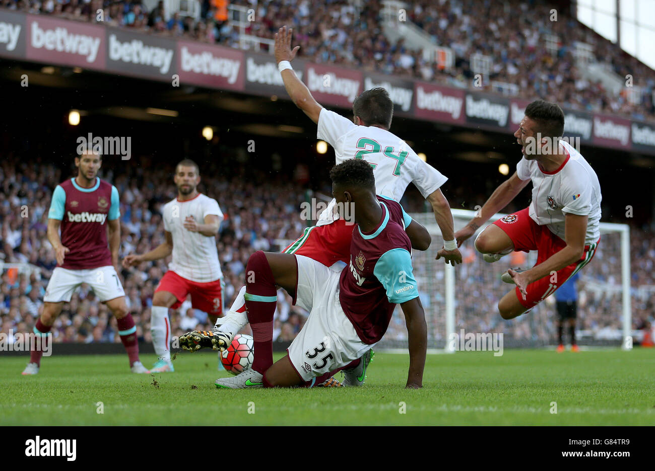 Soccer - UEFA Europa League - Qualfiying - First Round - First Leg - West Ham United v FC Lusitanos - Upton Park. Aguilar (right) during the UEFA Europa League first round qualifying match at Upton Park, London. Stock Photo