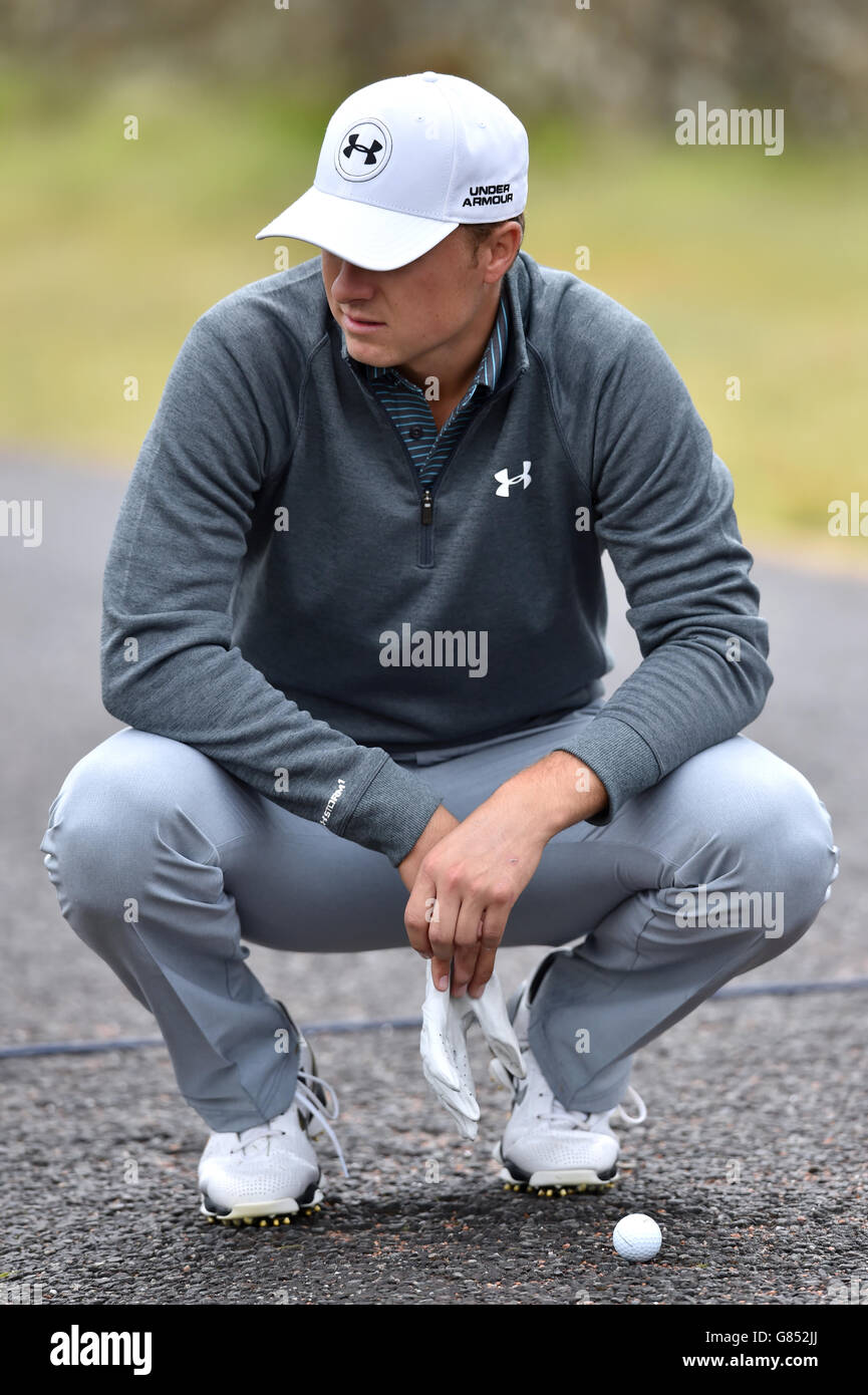 USA's Jordan Spieth prepares to play his ball from the road beside the 17th during a practice day ahead of The Open Championship 2015 at St Andrews, Fife. Stock Photo