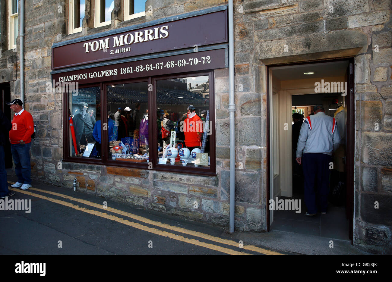 Tom morris golf shop st andrews hi-res stock photography and