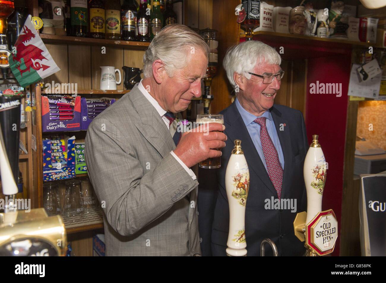The Prince of Wales pulls a pint during his visit to The Glan yr Afon Arms in Talgarreg, Llandysul, which is supported by The Prince's Pub is the Hub initiative on the last day of his week long visit to Wales. Stock Photo