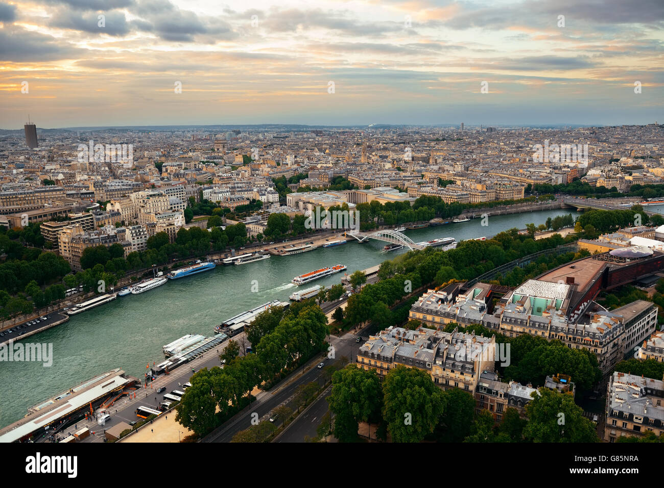 Best HD Pictures about  City On The Seine  with No AI Images