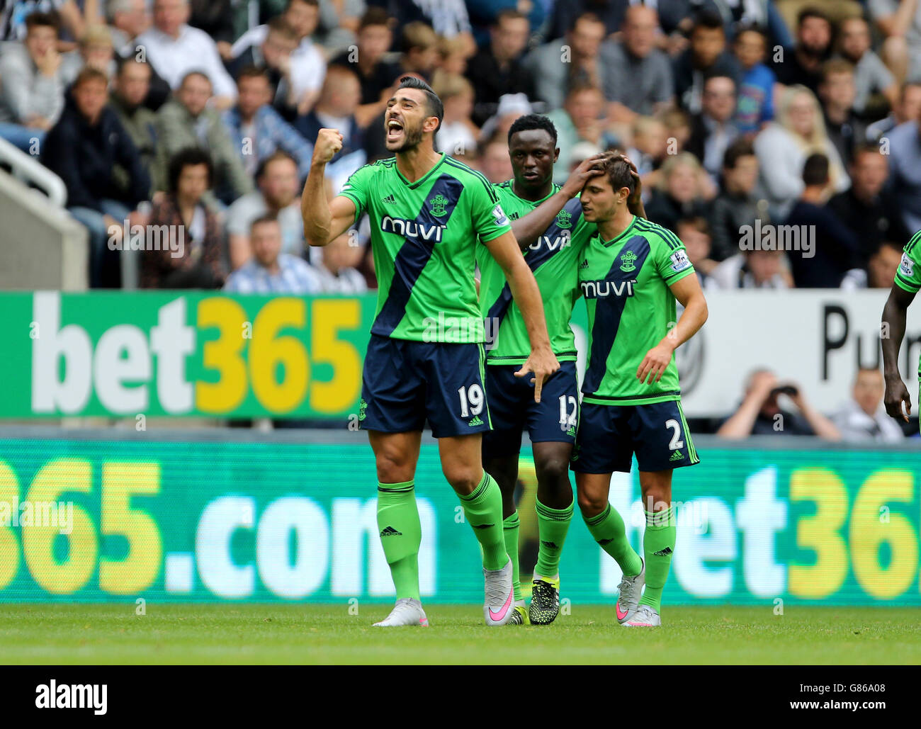 Southampton's Graziano Pelle (left) celebrates scoring his side's first goal during the Barclays Premier League match at St James' Park, Newcastle. Stock Photo