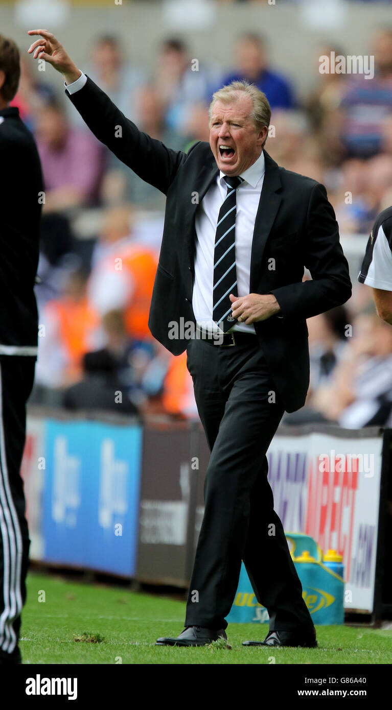 Newcastle United manager Steve McClaren during the Barclays Premier League match at St James' Park, Newcastle. Stock Photo