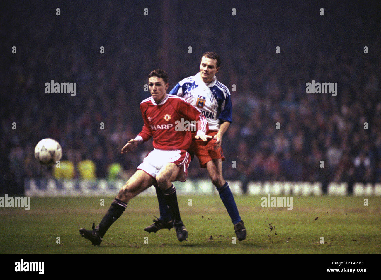 Soccer - European Cup Winners' Cup - Wrexham v Manchester United