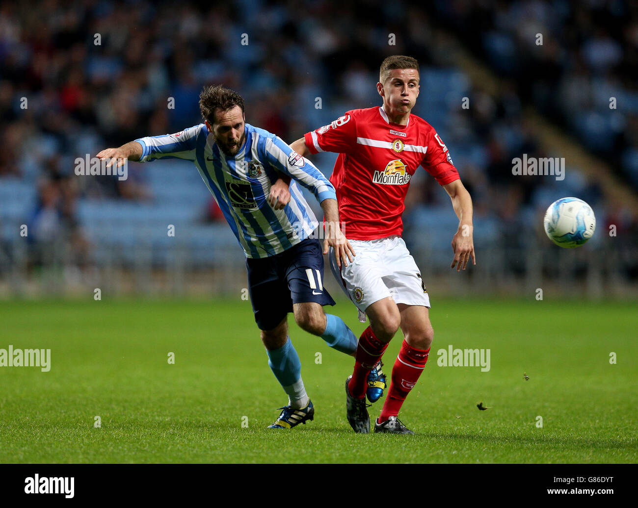 Coventry City's Jim O'Brien (left) and Crewe Alexandra's Ryan Colclough battle for the ball during the Sky Bet League One match at the Ricoh Arena, Coventry. Stock Photo
